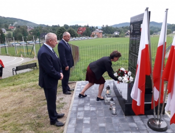 Uroczystości związane z upamiętnieniem ofiar II wojny światowej - zdjęcie1