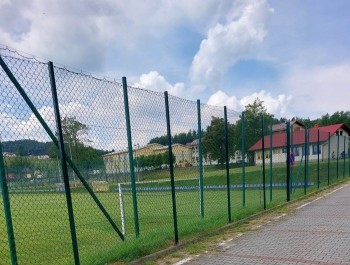 Nowe ogrodzenie przy boisku sportowym - zdjęcie1