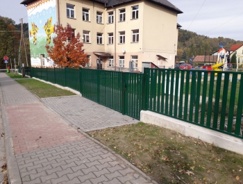 Zagospodarowanie terenu wokół budynku Ośrodka Zdrowia oraz budynku nr 142 w Koszarawie - zdjęcie1