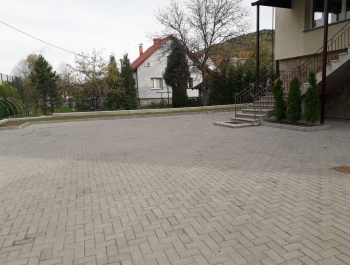 Zagospodarowanie terenu wokół budynku Ośrodka Zdrowia oraz budynku nr 142 w Koszarawie - zdjęcie6