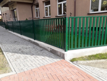 Zagospodarowanie terenu wokół budynku Ośrodka Zdrowia oraz budynku nr 142 w Koszarawie - zdjęcie11