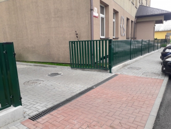 Zagospodarowanie terenu wokół budynku Ośrodka Zdrowia oraz budynku nr 142 w Koszarawie - zdjęcie14